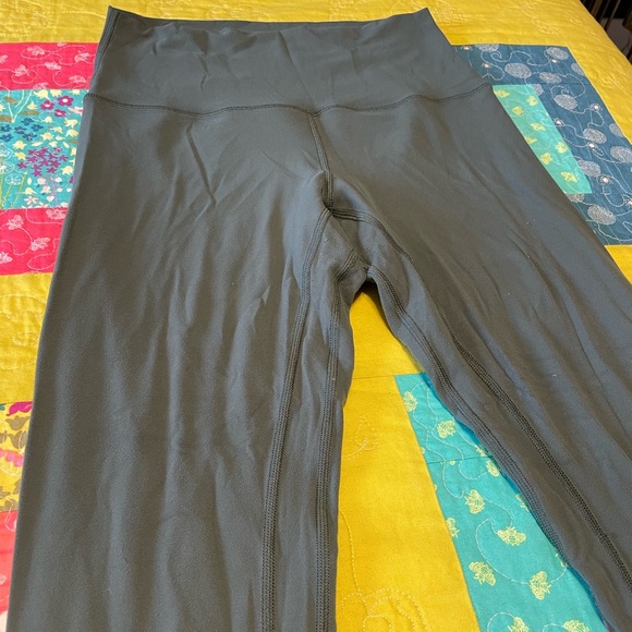 Lululemon cropped align leggings - Picture 2 of 5